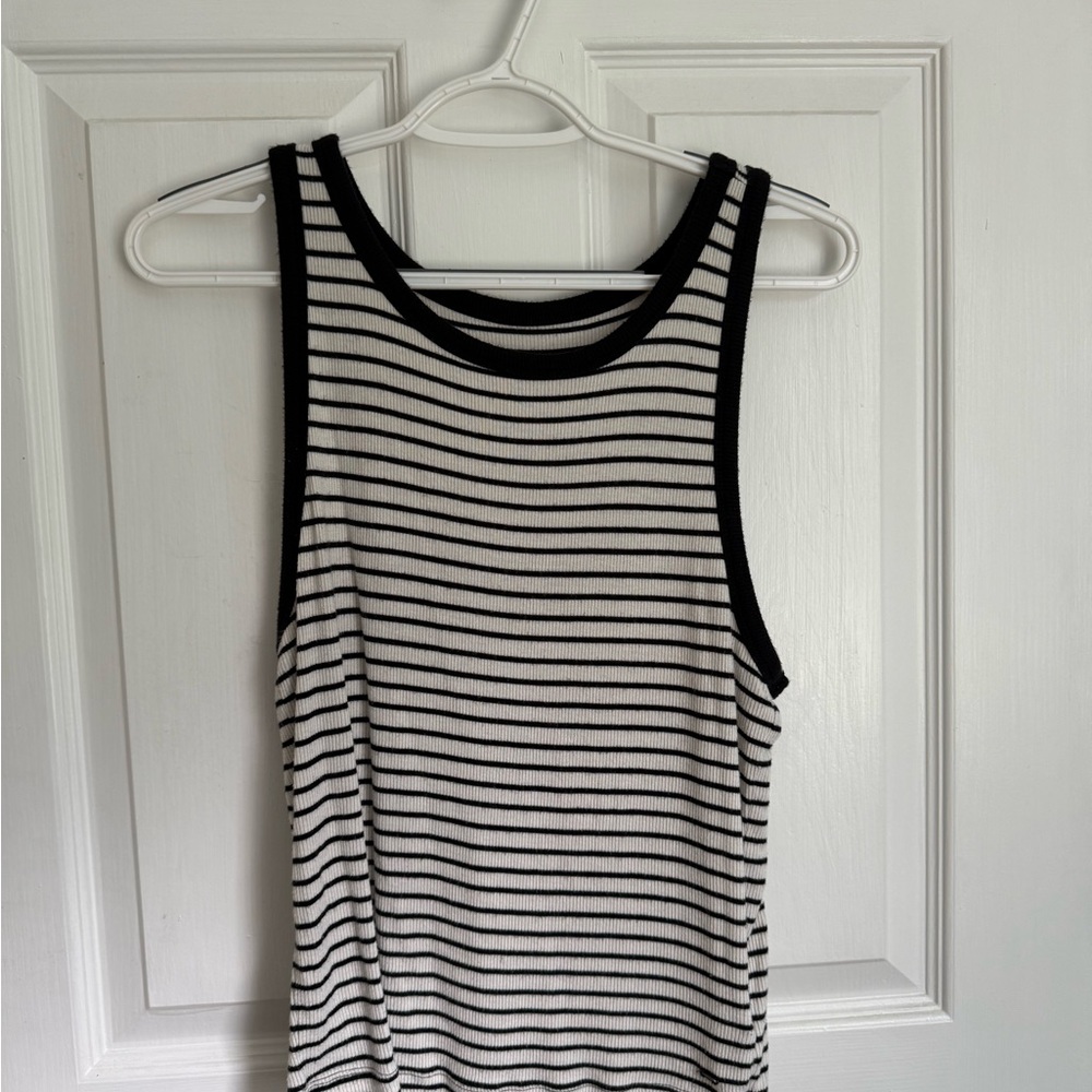 American Eagle Outfitters Black and White Fitted Tank Top